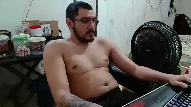 Leonino231 online show from November 25, 2025, 4:18 pm