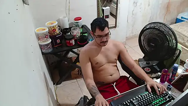 Snapshot of Leonino231 chatting on January 15, 2026, 5:05 pm Leonino231 online show from January 15, 2026, 5:05 pm