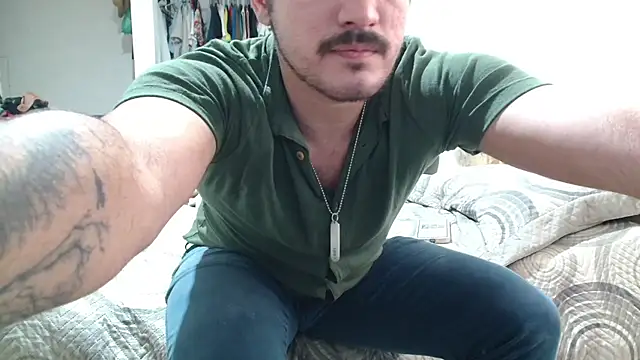 Snapshot of Leonino231 chatting on February 10, 2026, 10:58 pm Leonino231 online show from February 10, 2026, 10:58 pm