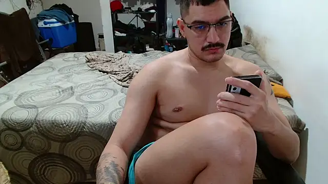 Snapshot of Leonino231 chatting on February 16, 2026, 12:01 pm Leonino231 online show from February 16, 2026, 12:01 pm