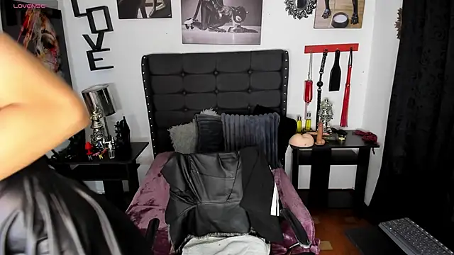 LunarisSmith online show from February 19, 2026, 6:04 pm