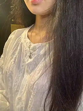 Nhinhi18 online show from May 15, 2026, 3:19 pm