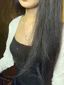 Nhinhi18 online show from June 3, 2026, 4:12 pm