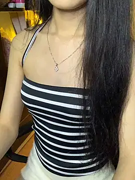Nhinhi18 online show from July 8, 2026, 3:27 pm