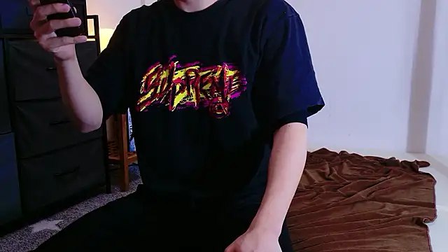 Snapshot of C-4bomb chatting on February 18, 2026, 4:36 pm C-4bomb online show from February 18, 2026, 4:36 pm