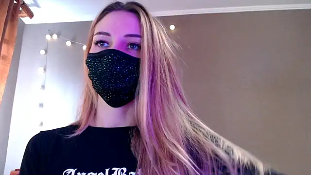 Snapshot of Iris_lave chatting on December 4, 2025, 10:02 am Iris lave online show from December 4, 2025, 10:02 am