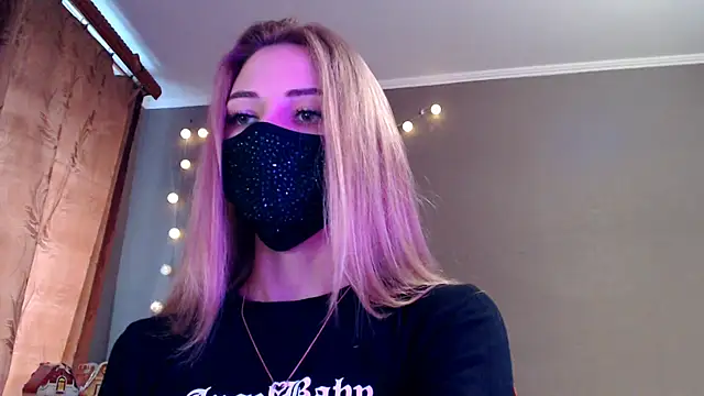 Snapshot of Iris_lave chatting on December 21, 2025, 12:56 pm Iris lave online show from December 21, 2025, 12:56 pm