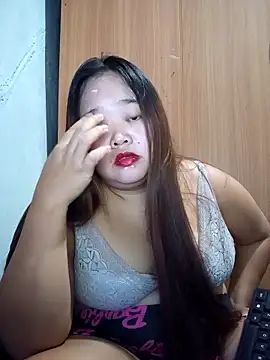 sweetbigtits19 online show from May 7, 2026, 4:40 am