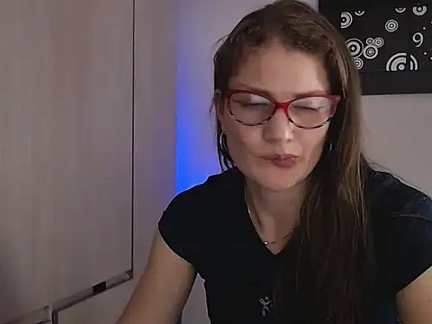 Camila-ventura online show from November 6, 2025, 7:37 pm