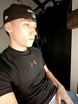 Snapshot of Logan_sixxer chatting on September 20, 2025, 10:44 pm Logan sixxer online show from September 20, 2025, 10:44 pm