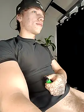 Snapshot of Logan_sixxer chatting on November 28, 2025, 3:36 pm Logan sixxer online show from November 28, 2025, 3:36 pm