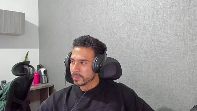 Snapshot of Drexlith chatting on March 9, 2026, 8:13 pm Drexlith online show from March 9, 2026, 8:13 pm