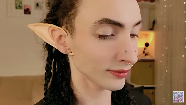 Snapshot of Queen_of_tease chatting on February 16, 2026, 9:44 pm Queen of tease online show from February 16, 2026, 9:44 pm