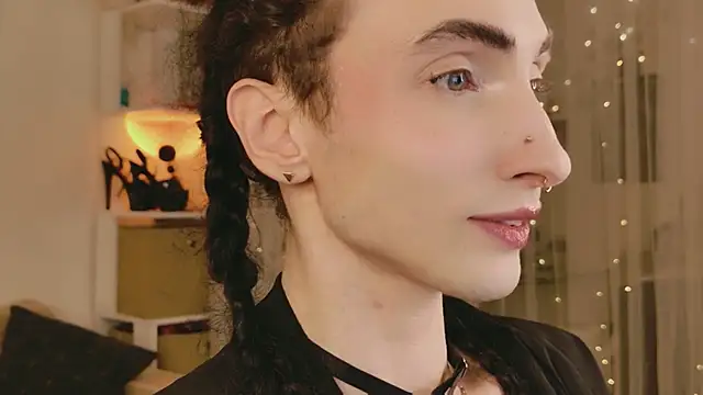 Snapshot of Queen_of_tease chatting on March 7, 2026, 6:05 pm Queen of tease online show from March 7, 2026, 6:05 pm