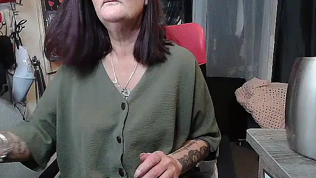 Snapshot of Mistress-Ivy51 chatting on October 28, 2025, 5:44 am Mistress-Ivy51 online show from October 28, 2025, 5:44 am