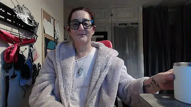 Snapshot of Mistress-Ivy51 chatting on November 6, 2025, 6:58 am Mistress-Ivy51 online show from November 6, 2025, 6:58 am