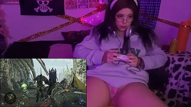 Snapshot of PixelKitty_ chatting on January 8, 2026, 11:29 pm PixelKitty online show from January 8, 2026, 11:29 pm