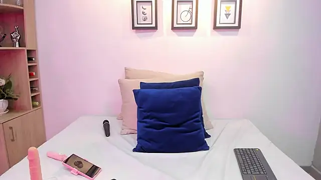 Snapshot of BarbieMonet chatting on October 4, 2025, 1:03 am BarbieMonet online show from October 4, 2025, 1:03 am