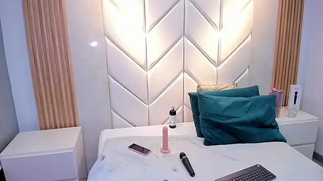 Snapshot of BarbieMonet chatting on October 28, 2025, 12:36 am BarbieMonet online show from October 28, 2025, 12:36 am