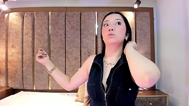 Snapshot of BarbieMonet chatting on November 8, 2025, 7:45 pm BarbieMonet online show from November 8, 2025, 7:45 pm