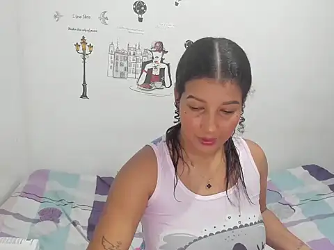 Snapshot of Hellen_scot chatting on November 26, 2025, 10:11 pm Hellen scot online show from November 26, 2025, 10:11 pm