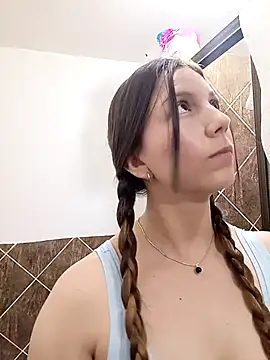 Snapshot of Arianna_Moss chatting on November 5, 2025, 2:33 am Arianna Moss online show from November 5, 2025, 2:33 am