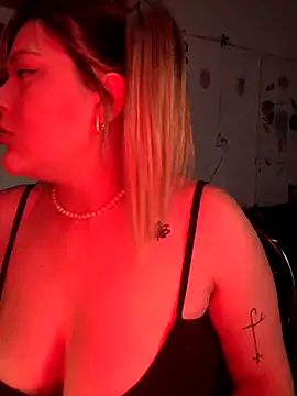 Snapshot of Dulceluz_420 chatting on October 17, 2025, 6:54 pm Dulceluz 420 online show from October 17, 2025, 6:54 pm