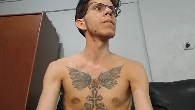 Snapshot of AlexandroRossi chatting on November 15, 2025, 6:22 am AlexandroRossi online show from November 15, 2025, 6:22 am