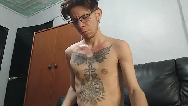 Snapshot of AlexandroRossi chatting on December 4, 2025, 5:06 am AlexandroRossi online show from December 4, 2025, 5:06 am