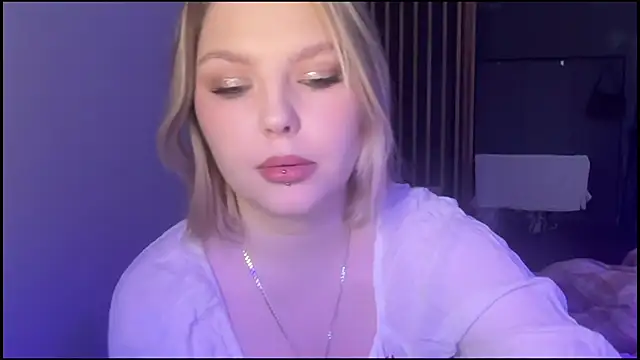 Snapshot of OpheliaRitz chatting on December 20, 2025, 10:22 am OpheliaRitz online show from December 20, 2025, 10:22 am