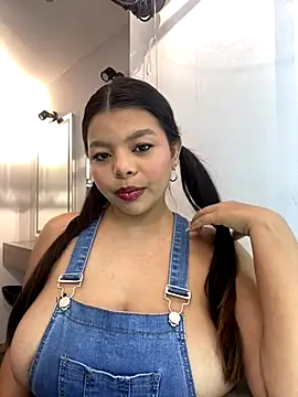 Snapshot of SiennaMonroe_ chatting on September 15, 2025, 7:14 pm SiennaMonroe online show from September 15, 2025, 7:14 pm