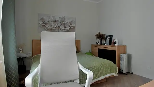 flooora 0 online show from June 12, 2026, 1:37 am
