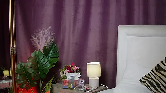 EmmaDallas online show from May 26, 2026, 8:05 pm