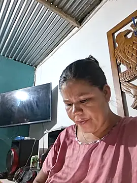 hotmom33 online show from November 7, 2025, 10:37 am