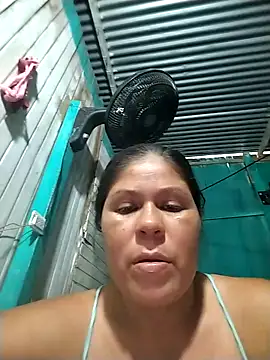 hotmom33 online show from December 4, 2025, 4:38 pm