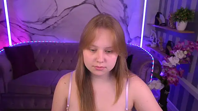 Snapshot of CrystallPaws chatting on September 10, 2025, 7:14 pm CrystallPaws online show from September 10, 2025, 7:14 pm