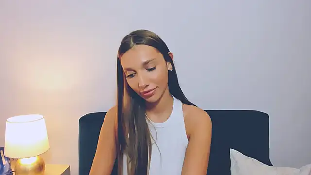 Snapshot of EmmaGorgeous chatting on October 9, 2025, 6:17 pm EmmaGorgeous online show from October 9, 2025, 6:17 pm
