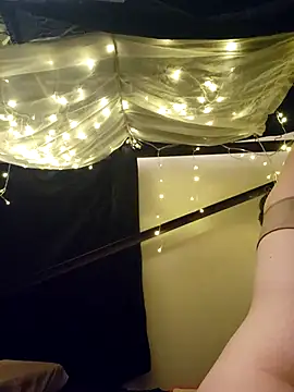 Snapshot of VeiledMuse chatting on October 16, 2025, 1:06 am VeiledMuse online show from October 16, 2025, 1:06 am