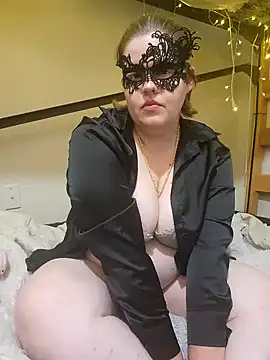 Snapshot of VeiledMuse chatting on December 17, 2025, 2:39 am VeiledMuse online show from December 17, 2025, 2:39 am