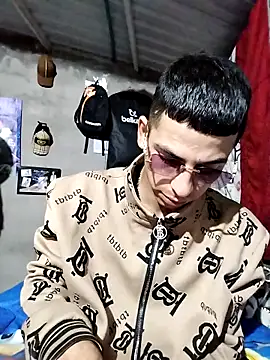 Tussi-amor online show from September 15, 2025, 3:39 am