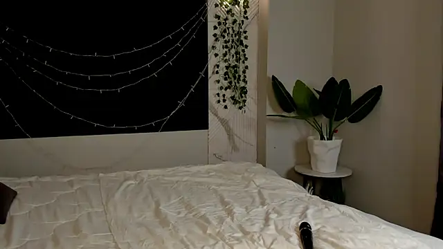Snapshot of MalvinaDream chatting on April 15, 2026, 1:23 am MalvinaDream online show from April 15, 2026, 1:23 am
