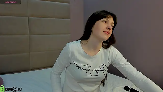 Snapshot of MalvinaDream chatting on April 21, 2026, 1:42 am MalvinaDream online show from April 21, 2026, 1:42 am