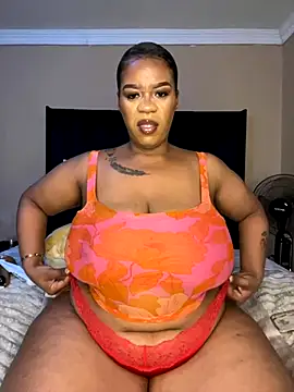 Snapshot of THICKBUNNYCHICKxxx chatting on September 24, 2025, 10:18 am THICKBUNNYCHICKxxx online show from September 24, 2025, 10:18 am
