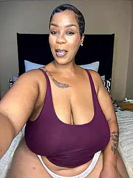 Snapshot of THICKBUNNYCHICKxxx chatting on January 6, 2026, 8:23 pm THICKBUNNYCHICKxxx online show from January 6, 2026, 8:23 pm