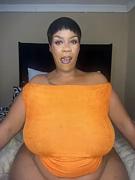 Snapshot of THICKBUNNYCHICKxxx chatting on January 9, 2026, 9:05 pm THICKBUNNYCHICKxxx online show from January 9, 2026, 9:05 pm