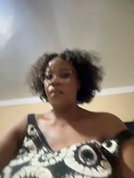 Snapshot of THICKBUNNYCHICKxxx chatting on February 5, 2026, 8:35 pm THICKBUNNYCHICKxxx online show from February 5, 2026, 8:35 pm