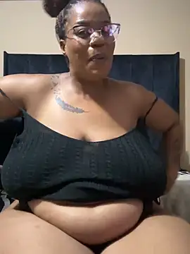Snapshot of THICKBUNNYCHICKxxx chatting on April 4, 2026, 8:28 pm THICKBUNNYCHICKxxx online show from April 4, 2026, 8:28 pm
