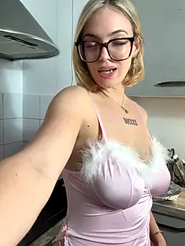 zoeypink online show from November 26, 2025, 6:31 pm