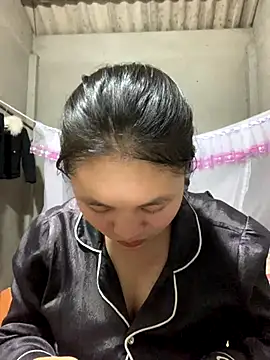 Snapshot of NhuFox chatting on September 27, 2025, 1:05 pm NhuFox online show from September 27, 2025, 1:05 pm