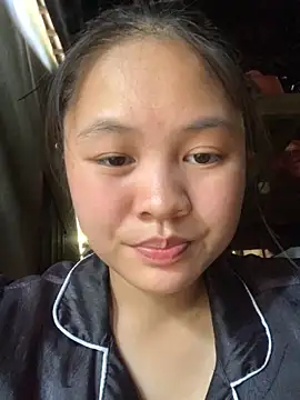 Snapshot of NhuFox chatting on October 17, 2025, 8:06 am NhuFox online show from October 17, 2025, 8:06 am